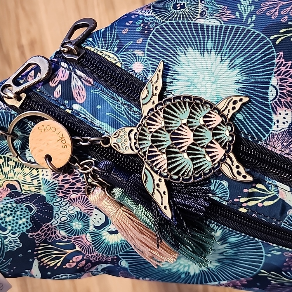 Sakroots x 4ocean On-the-Go Sling Backpack - Picture 3 of 6